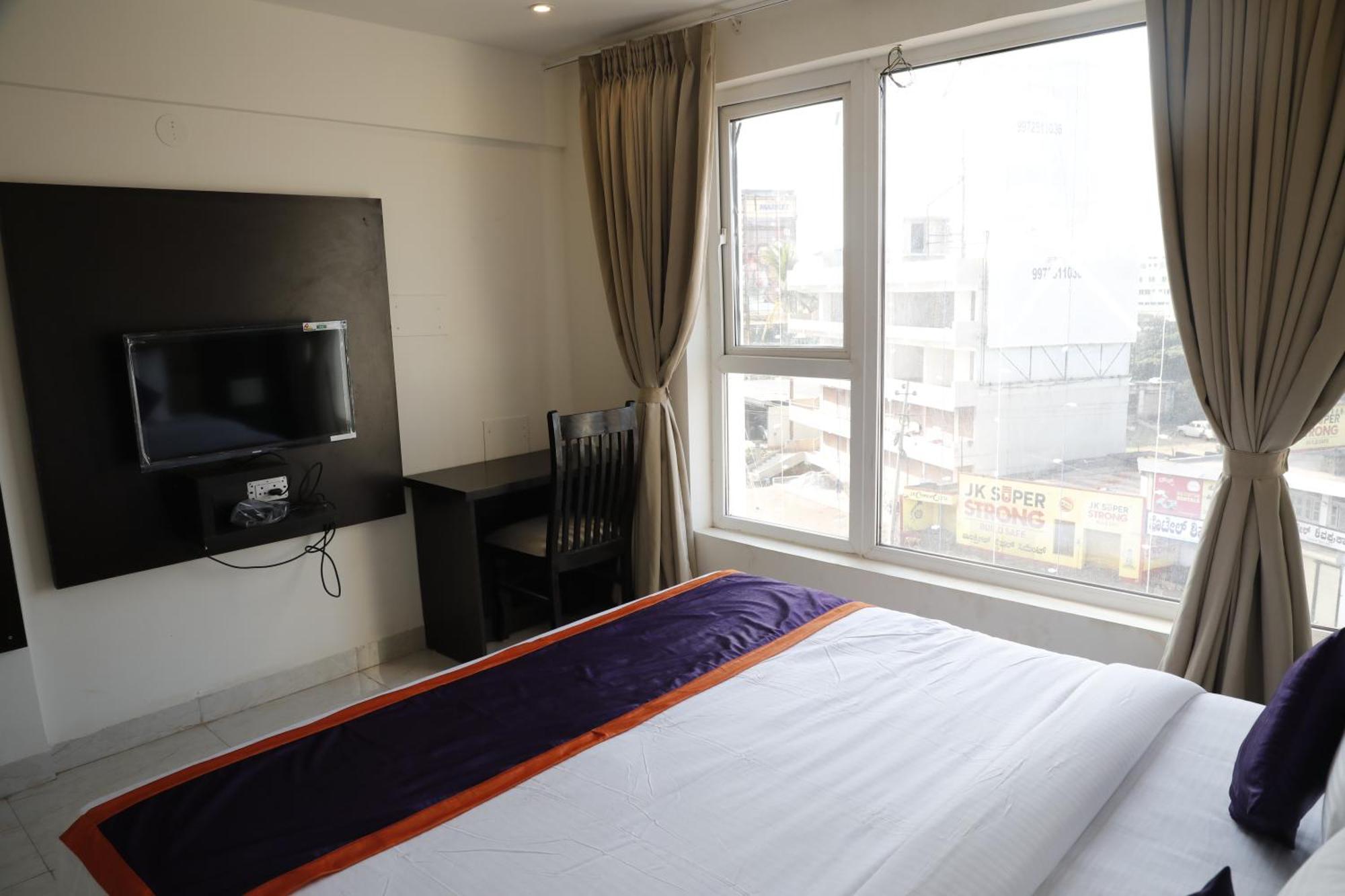 Balaji Gold Inn Hotel هوبلي المظهر الخارجي الصورة