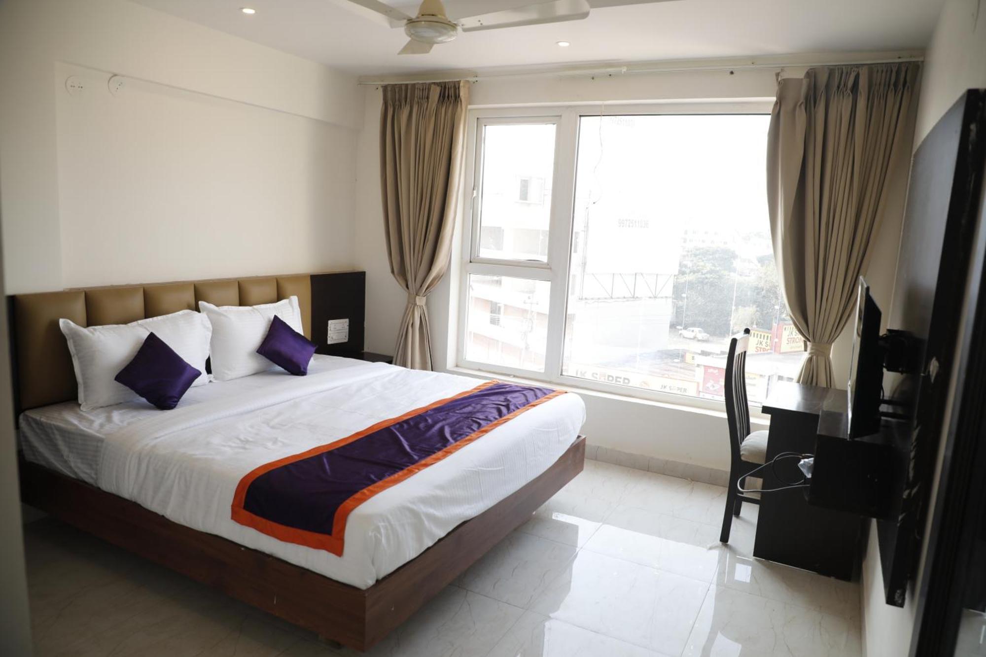 Balaji Gold Inn Hotel هوبلي المظهر الخارجي الصورة