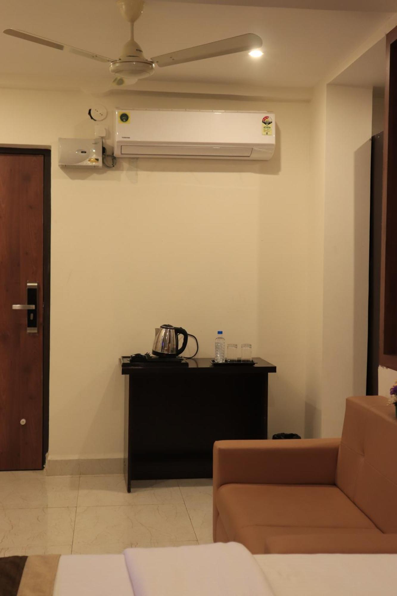 Balaji Gold Inn Hotel هوبلي المظهر الخارجي الصورة