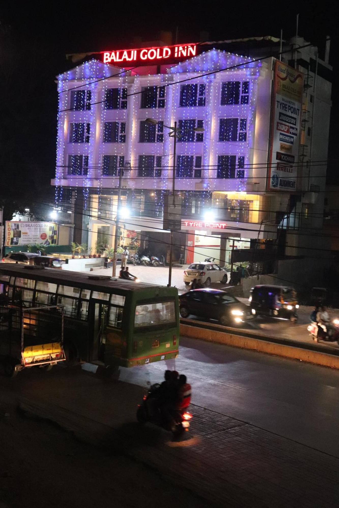 Balaji Gold Inn Hotel هوبلي المظهر الخارجي الصورة